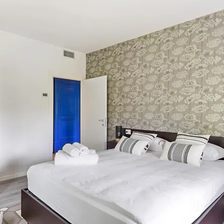 Guesthost - In The 5 Kilometres From